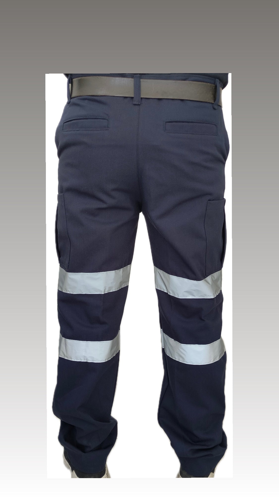 Pantalon industrial tipo cargo con reflejantes