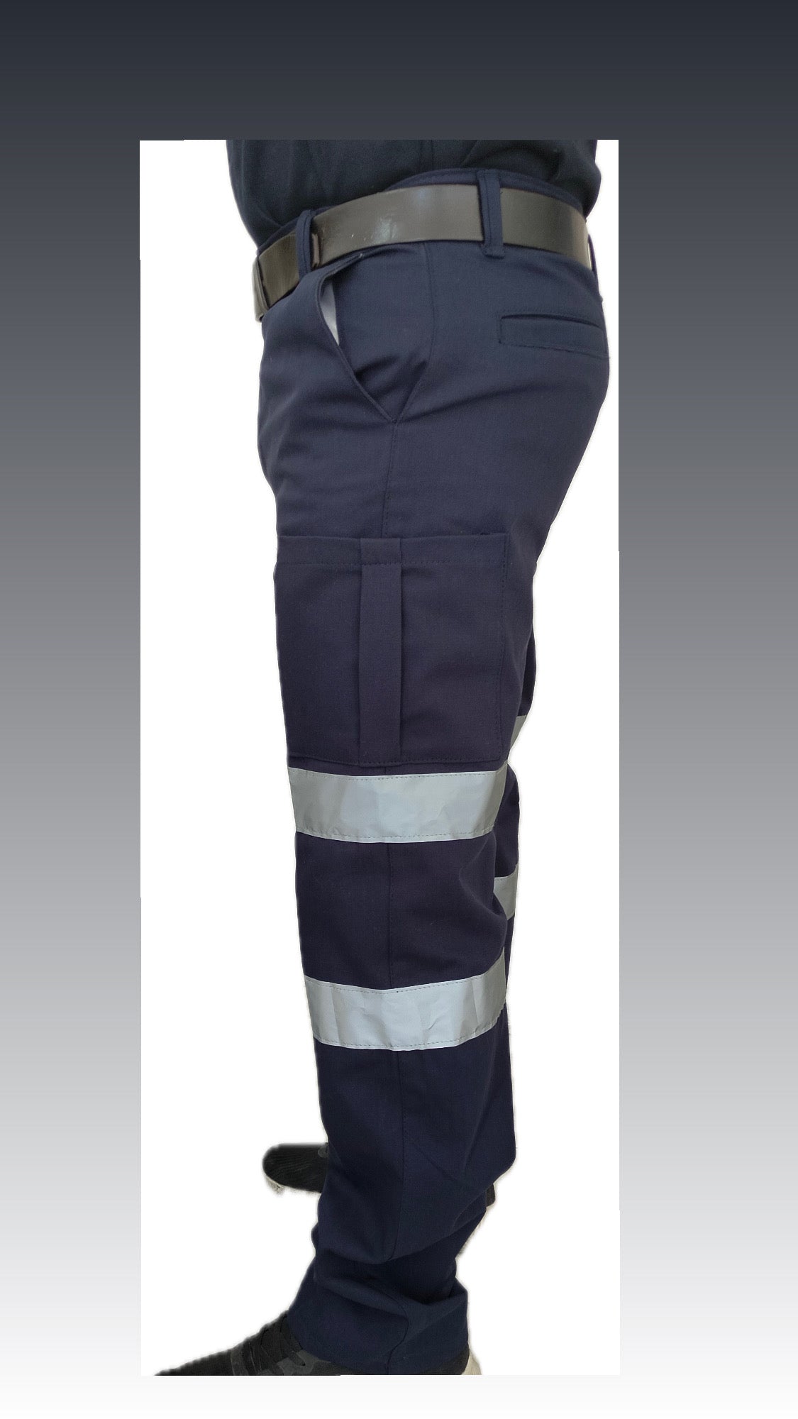Pantalon industrial tipo cargo con reflejantes